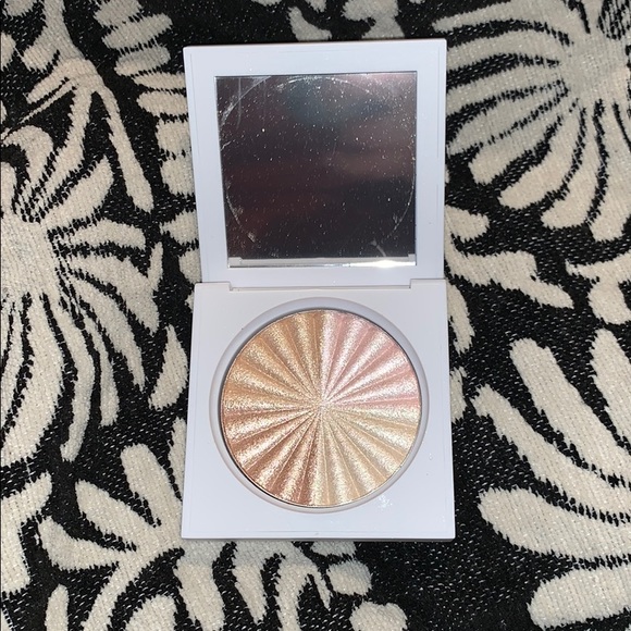 OFRA- All of the lights highlighter - Picture 4 of 5